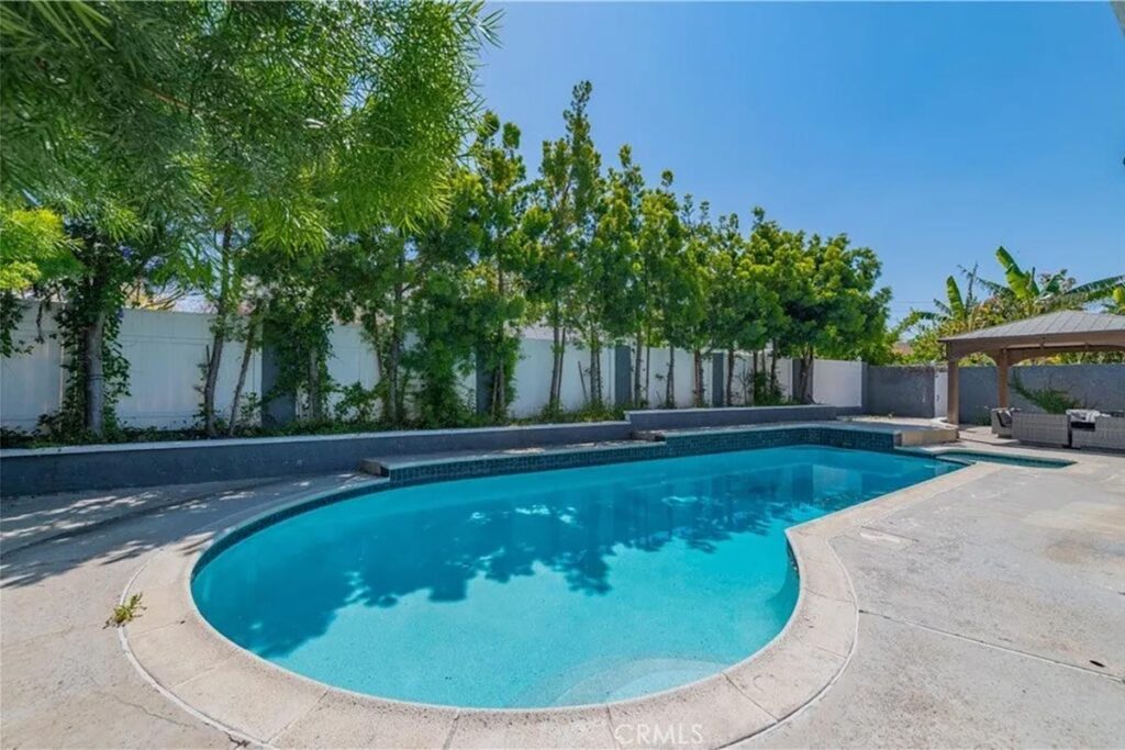 rehab with swimming pool and jacuzzi in orange county southern california